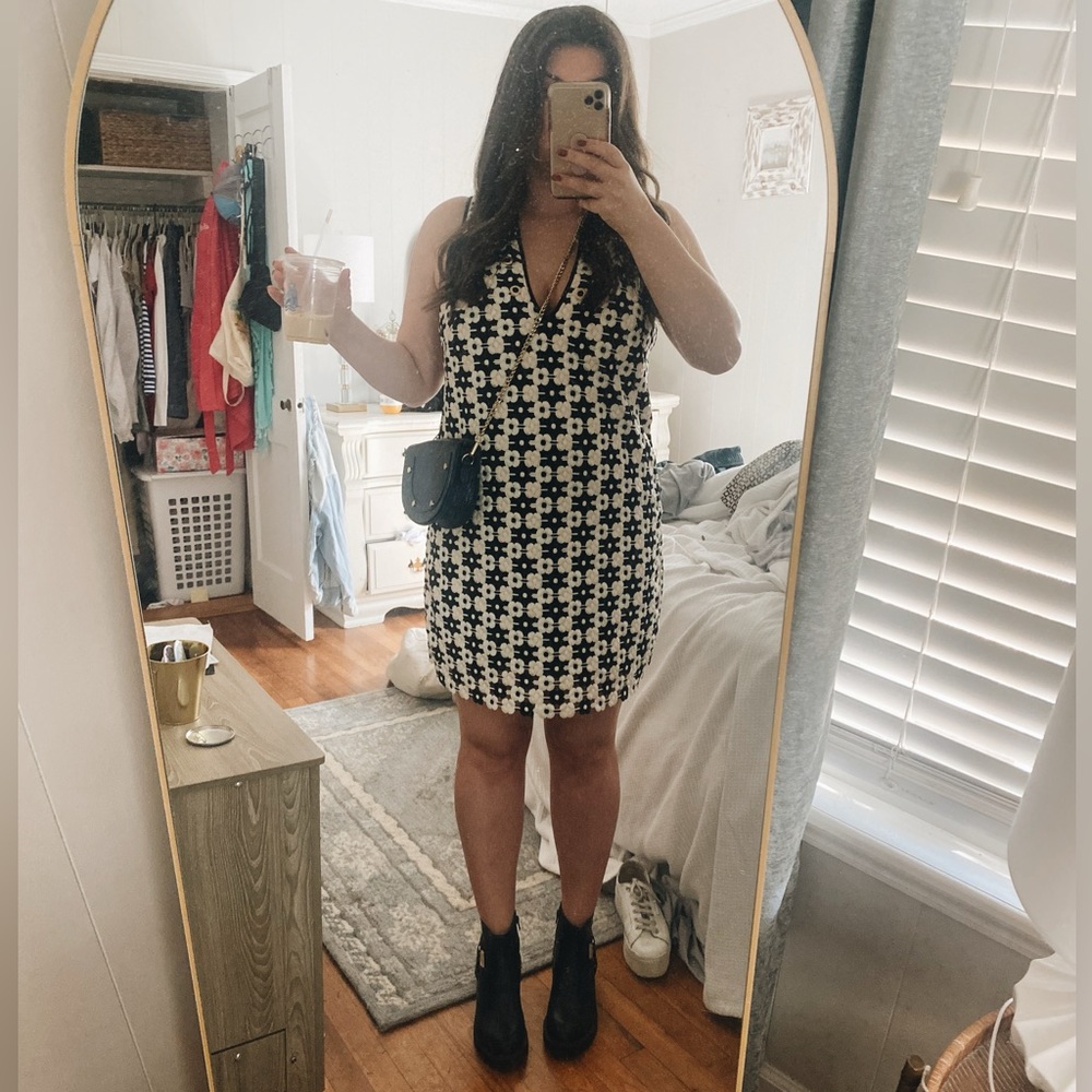 Meet Your Posher Elizabeth G!